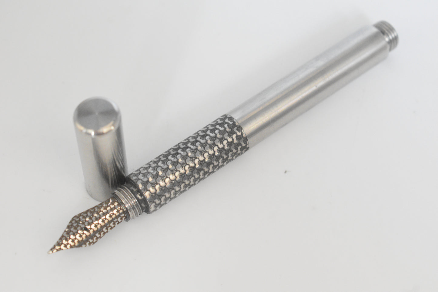 Anti Pocket Pocket Pen - Sakura Chainmail