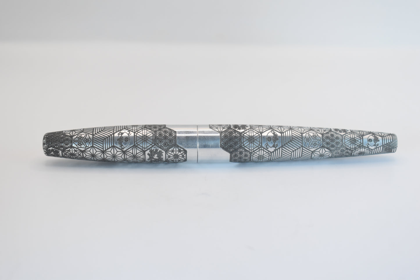 Dragonfly - Aluminium - Click to select engraving