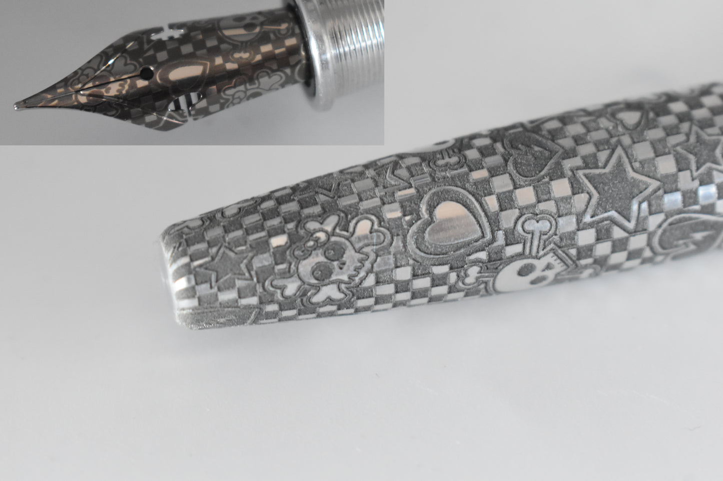 Dragonfly - Aluminium - Click to select engraving